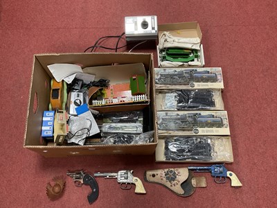 Lot 328 - A quantity of Model Railway accessories...