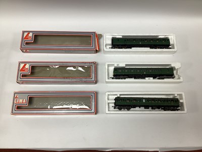 Lot 516 - An Individually Boxed, Lima 00 Gauge Class 117...