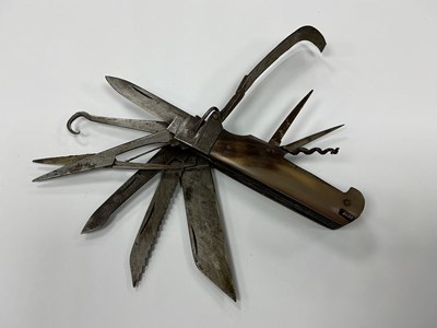 Lot 507 - Multitool No Name, horn scales, blade, phleme,...