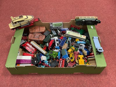 Lot 407 - A quantity of more modern Diecast toys by...