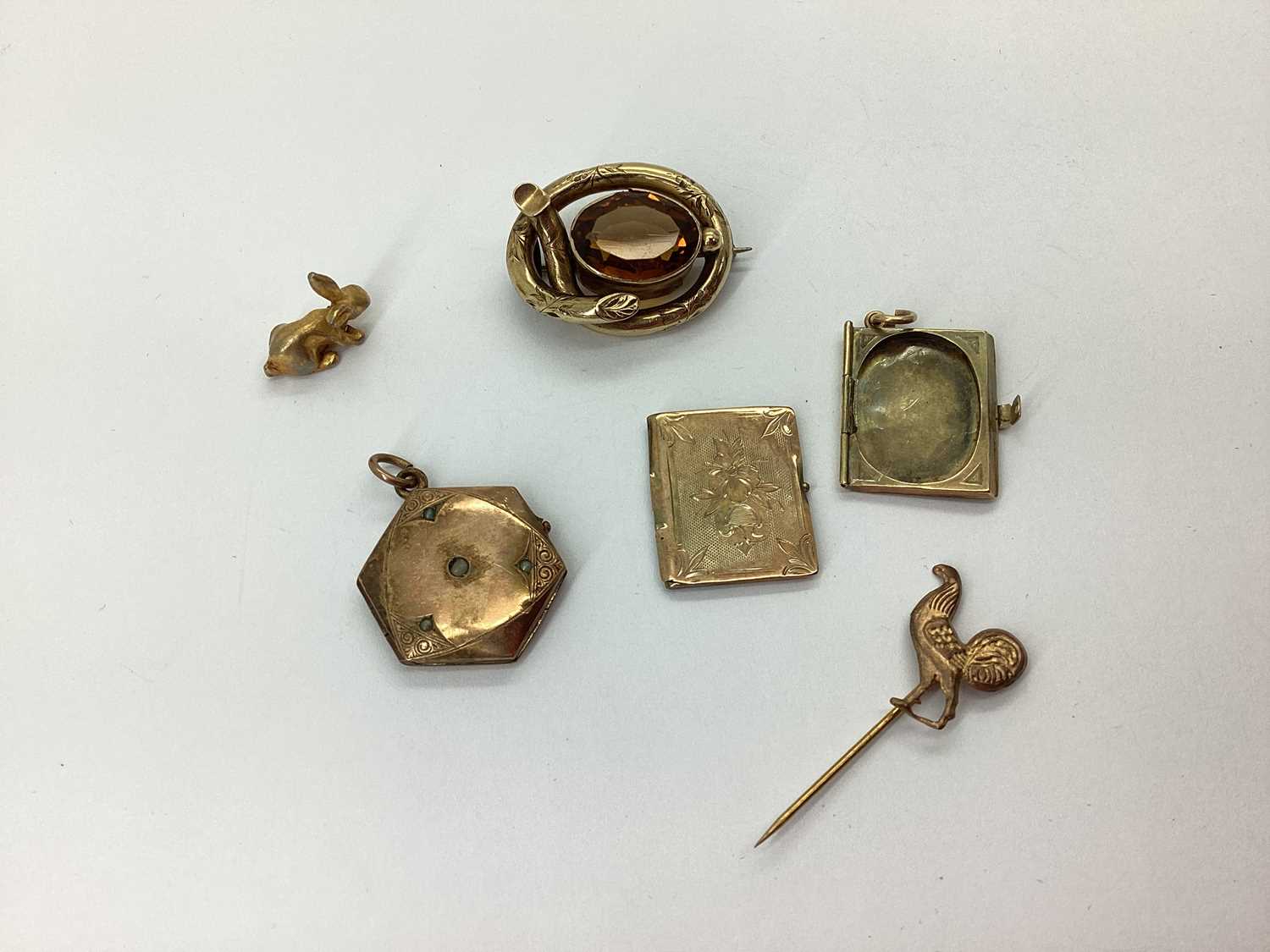 Lot 88 - An Antique Gilt Coloured Openwork Brooch, with...