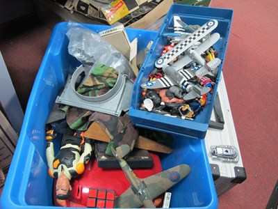 Lot 1094 - A quantity of toys including modern Action Man,...