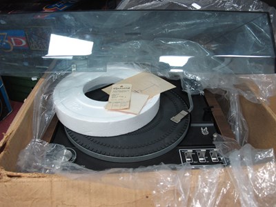 Lot 1143 - A boxed Garrard 86SB MKII belt-drive vinyl...