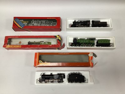 Lot 513 - Three boxed Hornby 00 gauge locomotives: a B12...