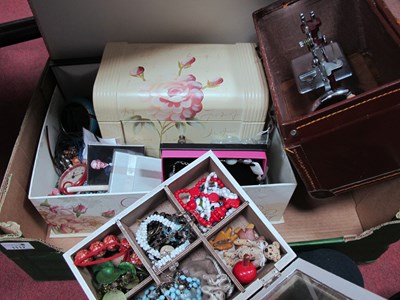 Lot 1117 - The Essex Child's Sewing Machine in case,...