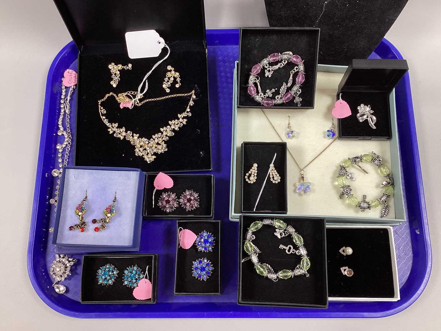 Lot 55 - Matching Costume Jewellery, including necklace...