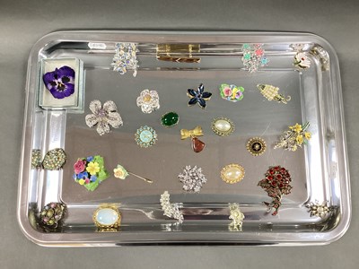 Lot 149 - A Collection of Assorted Brooches, including...