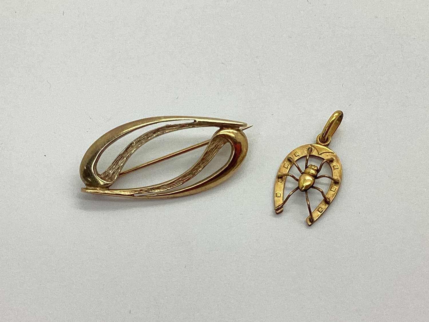 Lot 65 - A 9ct Gold Openwork Brooch, of part-textured...