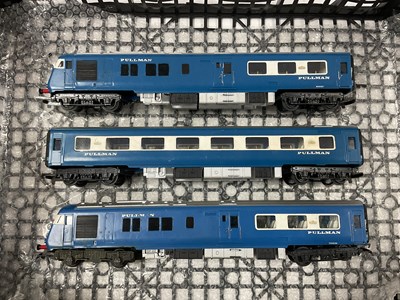 Lot 547 - A Triang 00 gauge "Blue Pullman" train,...