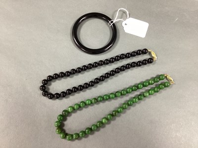 Lot 97 - A Green Polished Hardstone Bead Necklace, of...