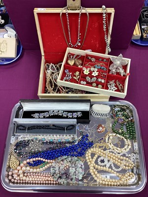 Lot 133 - A Collection of Vintage and Later Costume...
