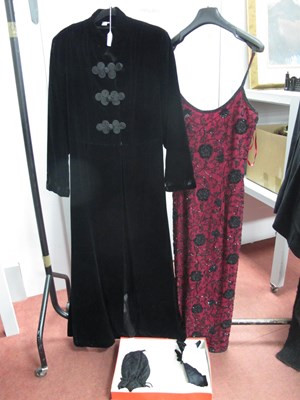 Lot 1367 - A Vintage 'Bonwitt Teller' Black Velvet...