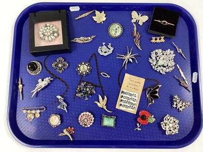 Lot 124 - A Collection of Assorted Brooches, including...