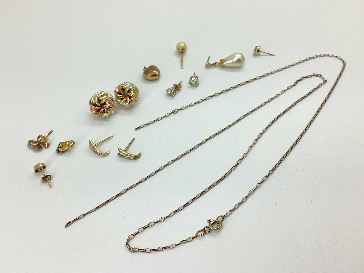 Lot 76 - A 9ct Gold Fine Oval Link Chain, (broken),...