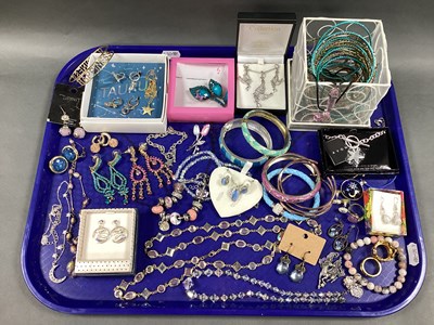 Lot 137 - A Collection of Modern Costume Jewellery, in...