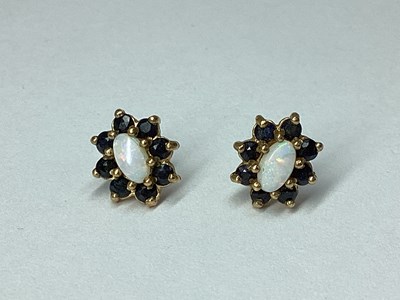 Lot 62 - A Dainty Oval Claw Set Cluster Pendant, to...