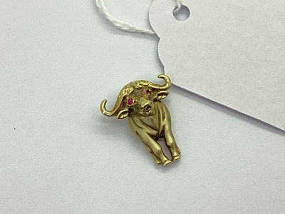 Lot 58 - A Novelty Cape Buffalo Pendant, of part-matte...