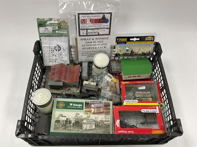 Lot 499 - A collection of N gauge scenic items and...