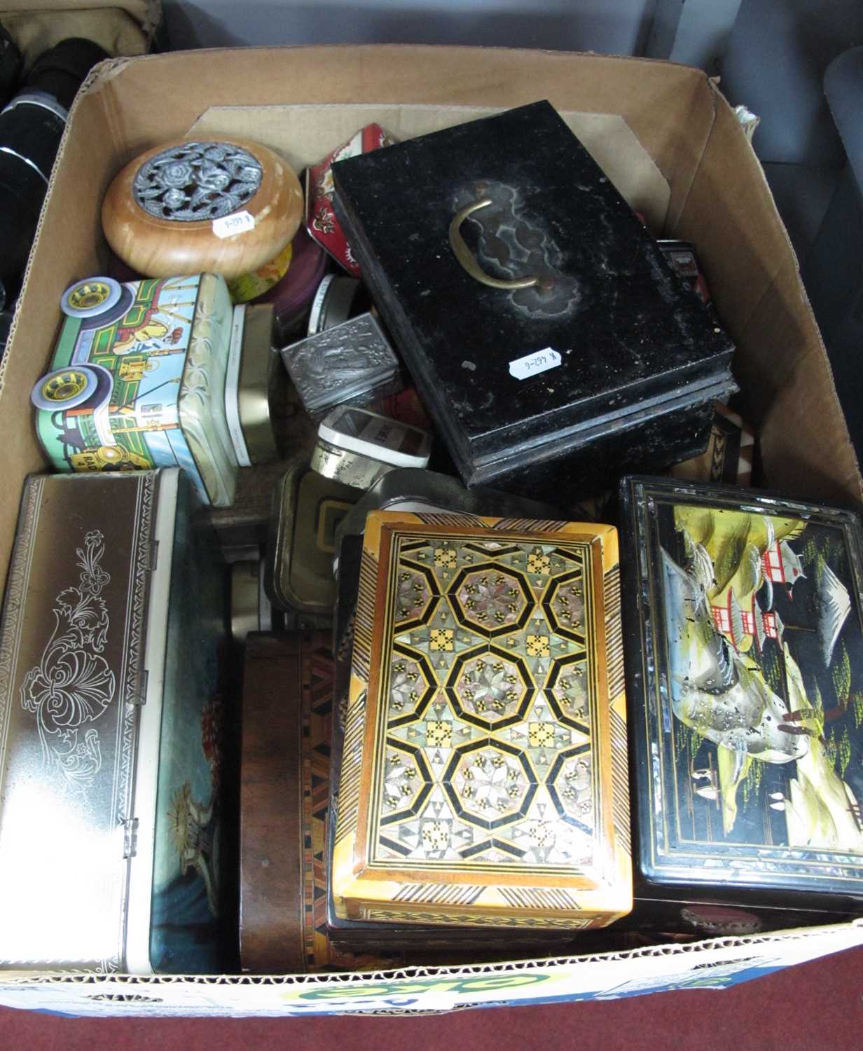 Lot 1023 - Jewellery boxes and tins, including Japanese...