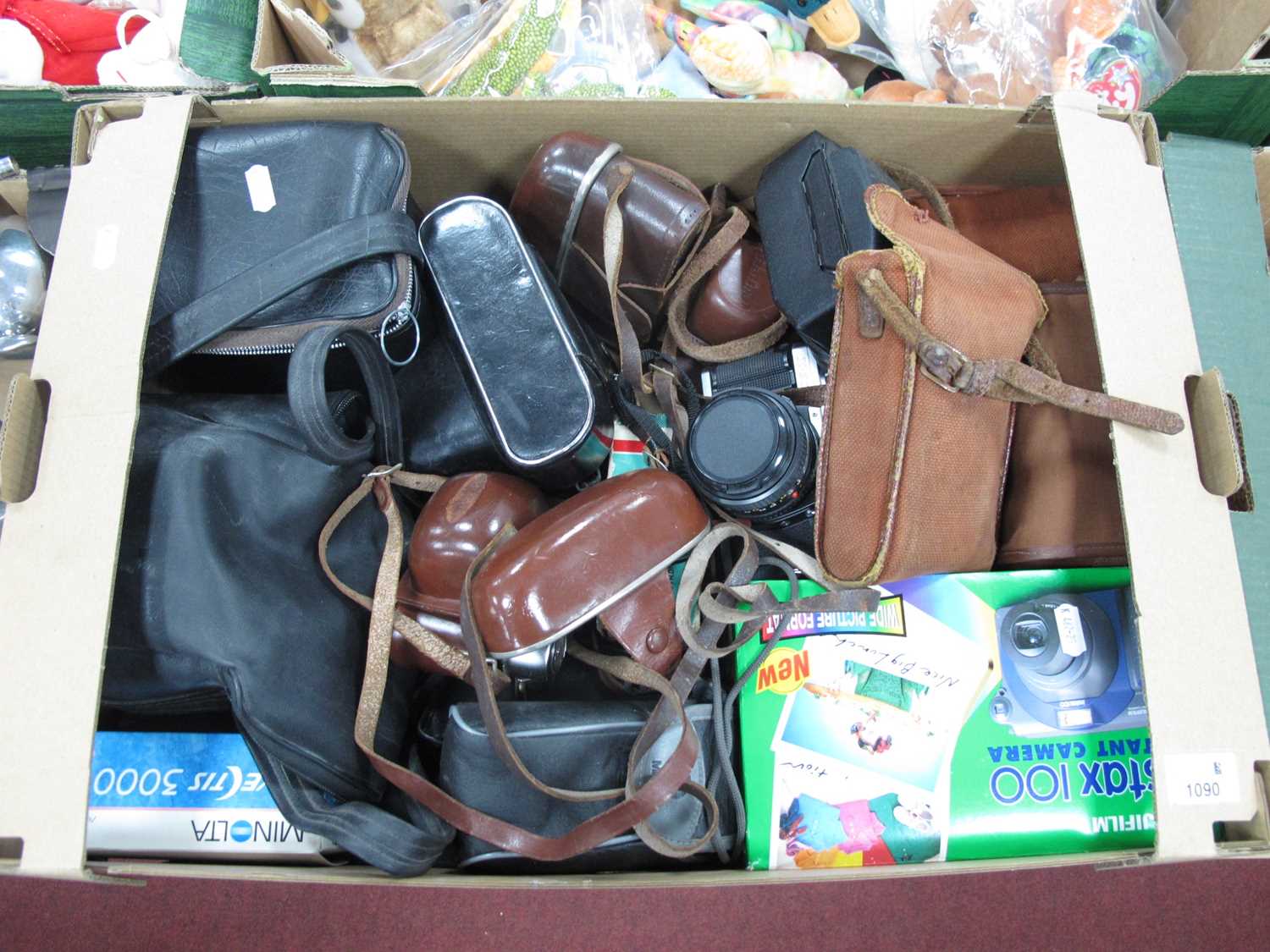 Lot 1090 - Mixed cameras, including SLR, rangefinder, box...