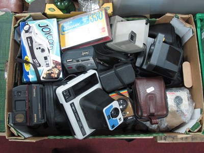 Lot 1099 - Instamatic cameras, including Polaroid, Kodak...