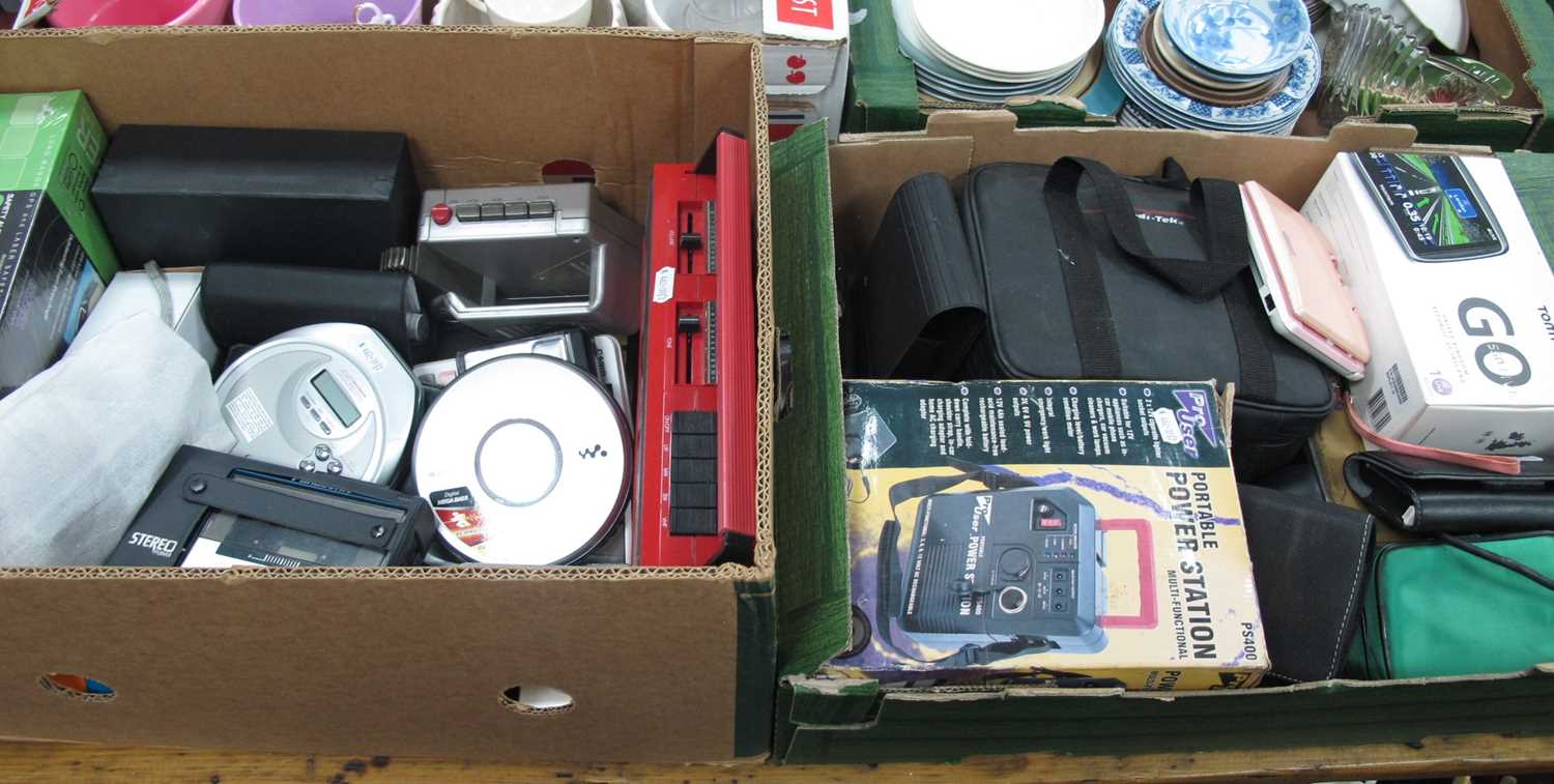 Lot 1095 - Mixed electronic devices, including assorted...