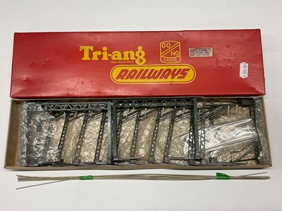 Lot 830 - A boxed Triang Railways 00 gauge 10ft Catenary...