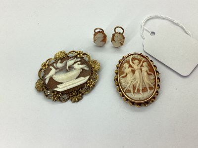 Lot 86 - A Shell Carved 'Three Graces' Cameo Brooch,...