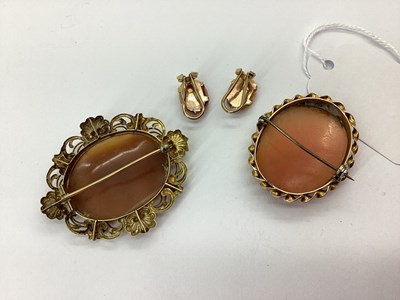 Lot 86 - A Shell Carved 'Three Graces' Cameo Brooch,...