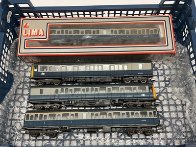 Lot 521 - A Lima 00 Gauge Class 117 Three-Car Diesel...