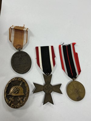 Lot 594 - WWII German Third Reich Black Wound Badge, War...