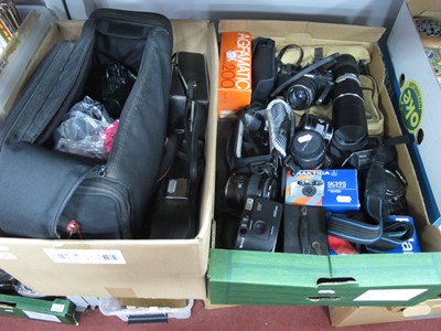 Lot 1024 - Cameras and camcorders, including SLR, digital,...