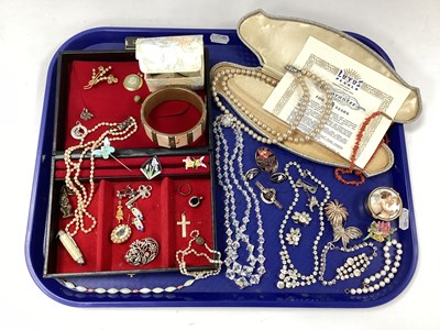 Lot 186 - A Collection of Vintage and Later Costume...