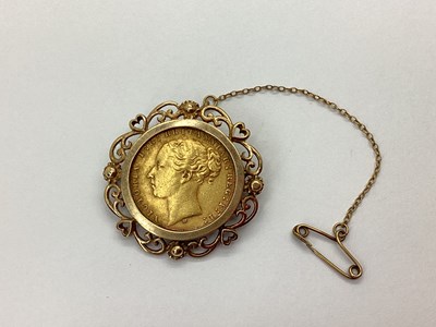 Lot 156 - A Victoria Sovereign Brooch, 1878 (Young Head,...