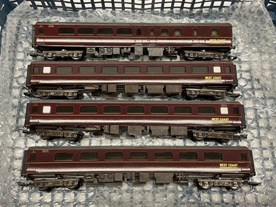 Lot 524 - Four Airfix 00 gauge BR Mark 2 coaches which...