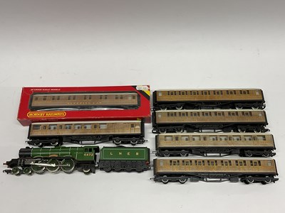 Lot 496 - A Hornby 00 Gauge "Flying Scotsman" Train,...