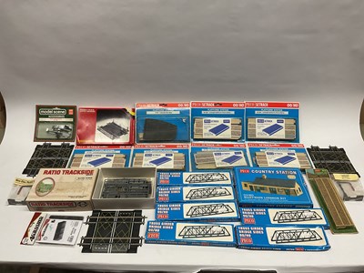 Lot 497 - A Collection of 00/HO Gauge Accessories,...