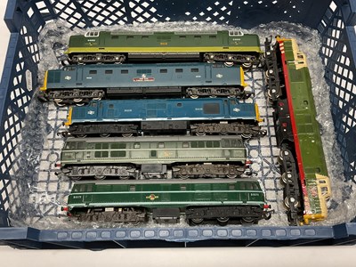 Lot 475 - Six 00 gauge diesel locomotives: two Lima...