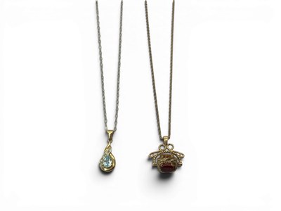 Lot 125 - A 9ct Gold Polished Hardstone Inset Swivel Fob...