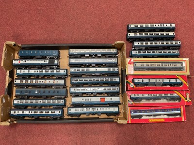 Lot 427 - Approximately twenty-two 00 gauge BR blue/grey...