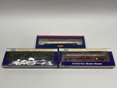 Lot 500 - Three boxed 00 gauge modern image wagons: a...