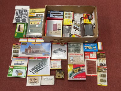 Lot 457 - A quantity of OO Scale Buildings and Scenic...