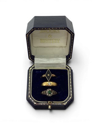 Lot 190 - An 18ct Gold Single Stone Diamond Ring, the...