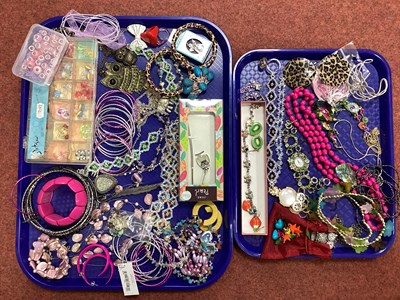 Lot 33 - An Assortment of Modern Costume Jewellery,...
