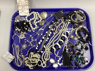 Lot 1 - An Assortment of Modern Costume Jewellery,...
