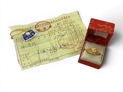 Lot 198 - A c.1990's Chinese Dress Ring, graduated...
