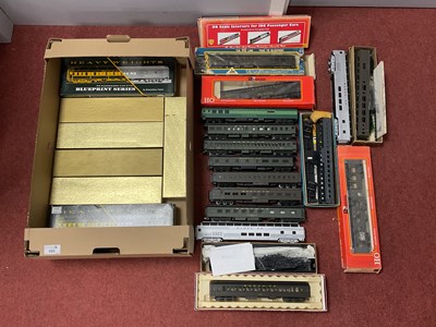 Lot 595 - A Collection of HO Scale American Outline...