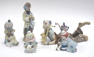 Lot 1078 - A Lladro Porcelain Figure of a Clown Playing a...