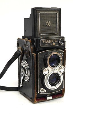 Lot 909 - Yashica Mat-124 G TLR Camera, black, with...