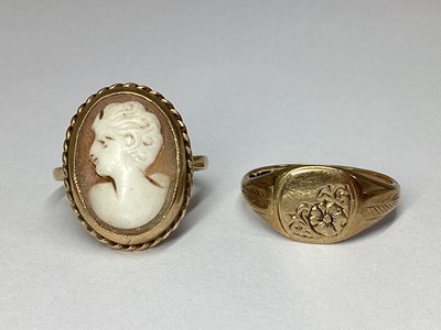 Lot 68 - A 9ct Gold Oval Shell Carved Cameo Ring,...